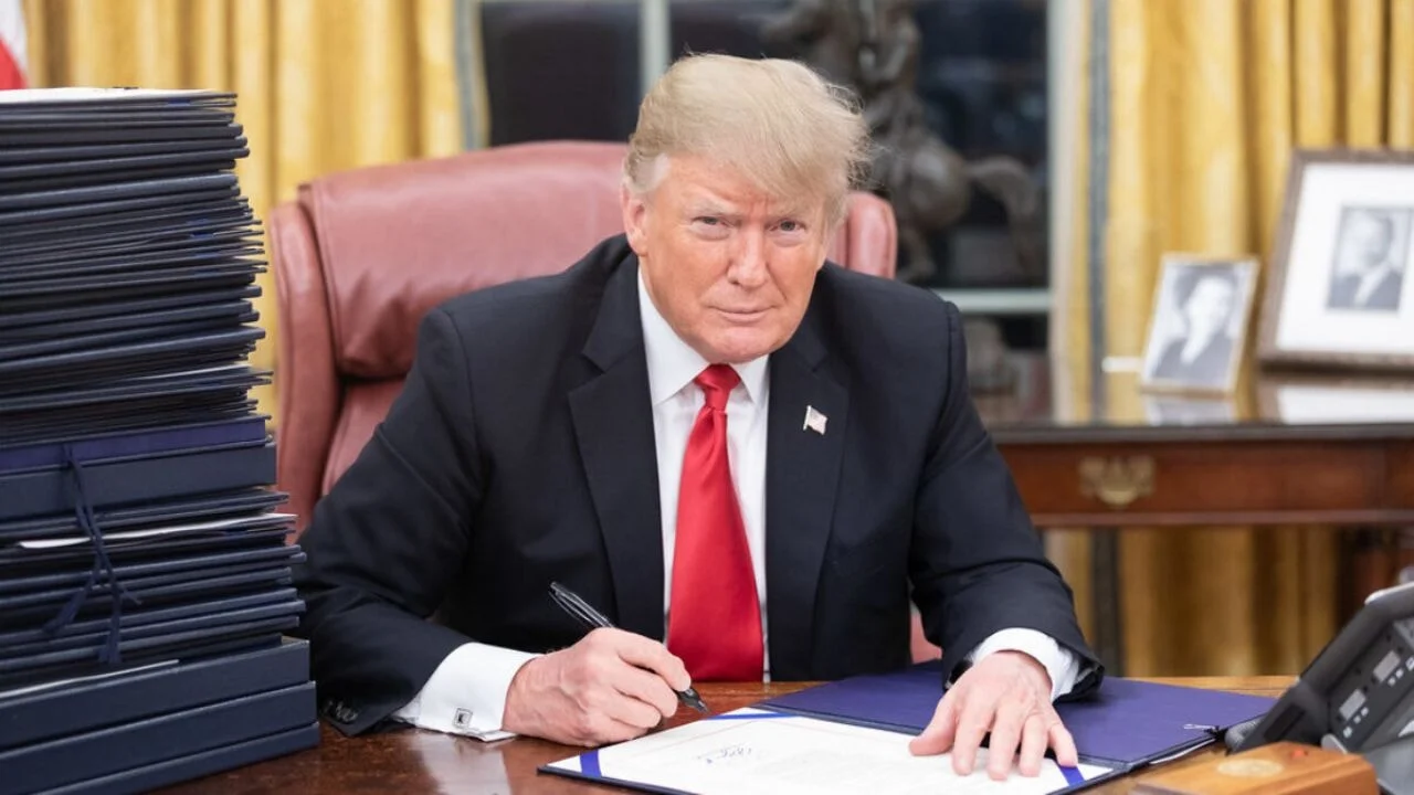 Trump imzaladı: 80 bin kaçak Türk'ün iadesi masada!