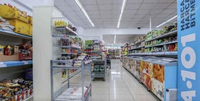 13 Şubat Perşembe A101'de: Islak kuru dik süpürge, asılabilir çöp kovası, ayakkabılık ve deterjan indirimi!