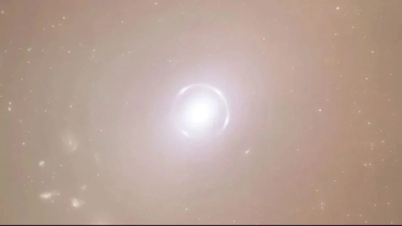 590 milyon ışık yılı uzakta 'kusursuz Einstein halkası' keşfedildi!