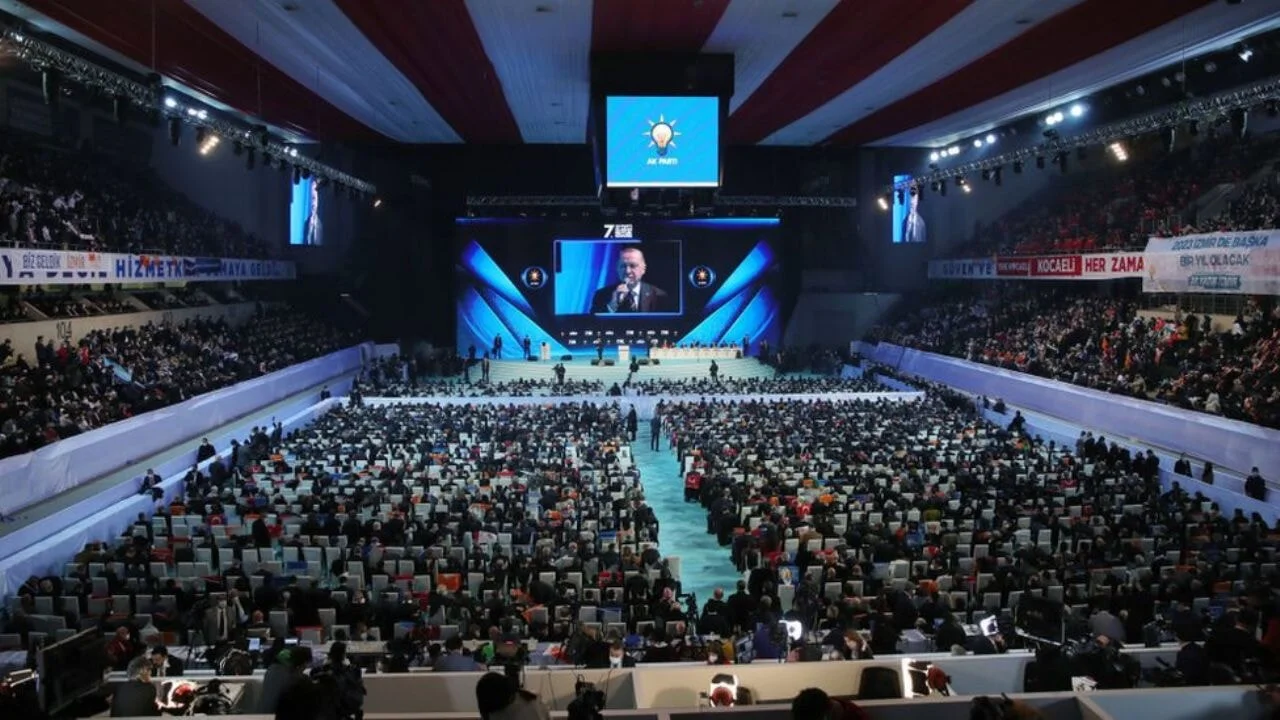AK Parti'de Transferler İç Huzursuzluğu Tetikledi: MKYK'da Kızgınlık ve Tepkiler Yükseliyor