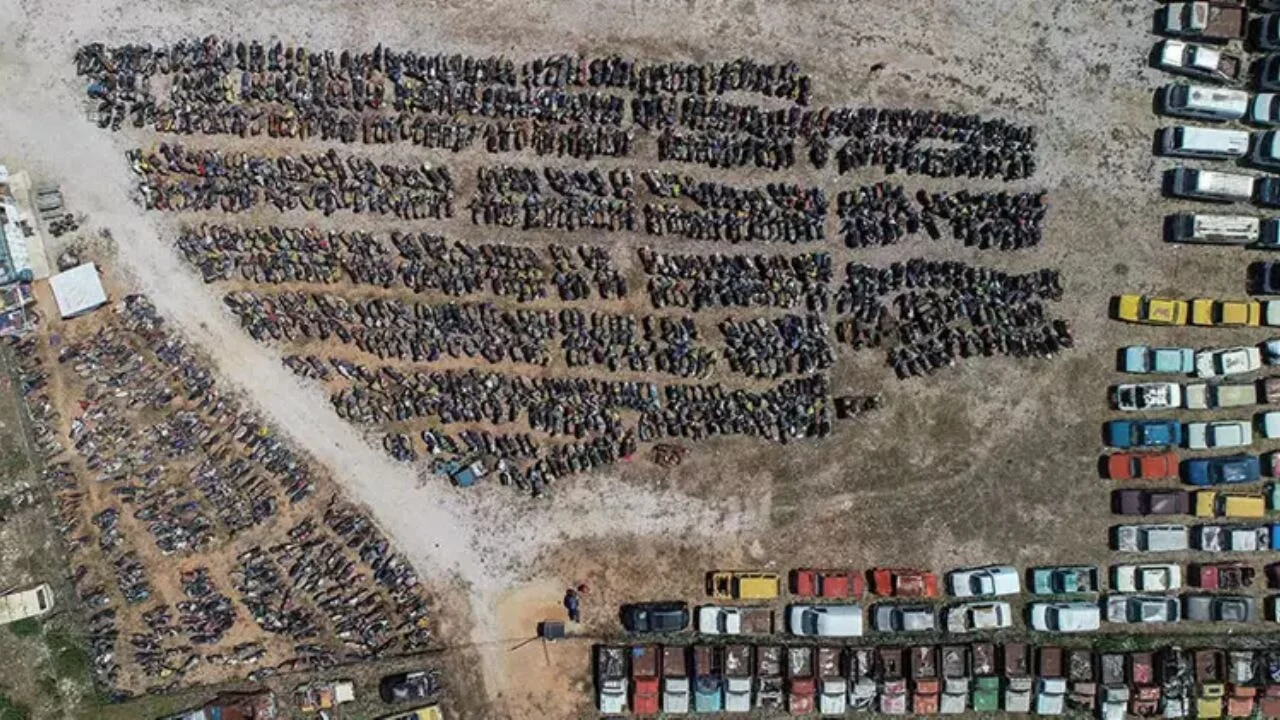 Antalya'daki yediemin otoparklarında binlerce arac çürüyor