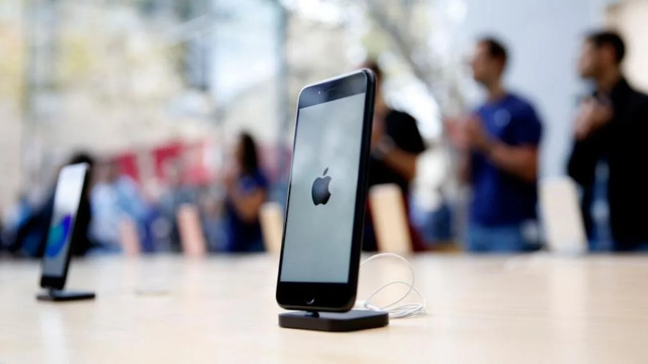 Apple'dan, iPhone 11 için iOS 18.3 özel sürüm