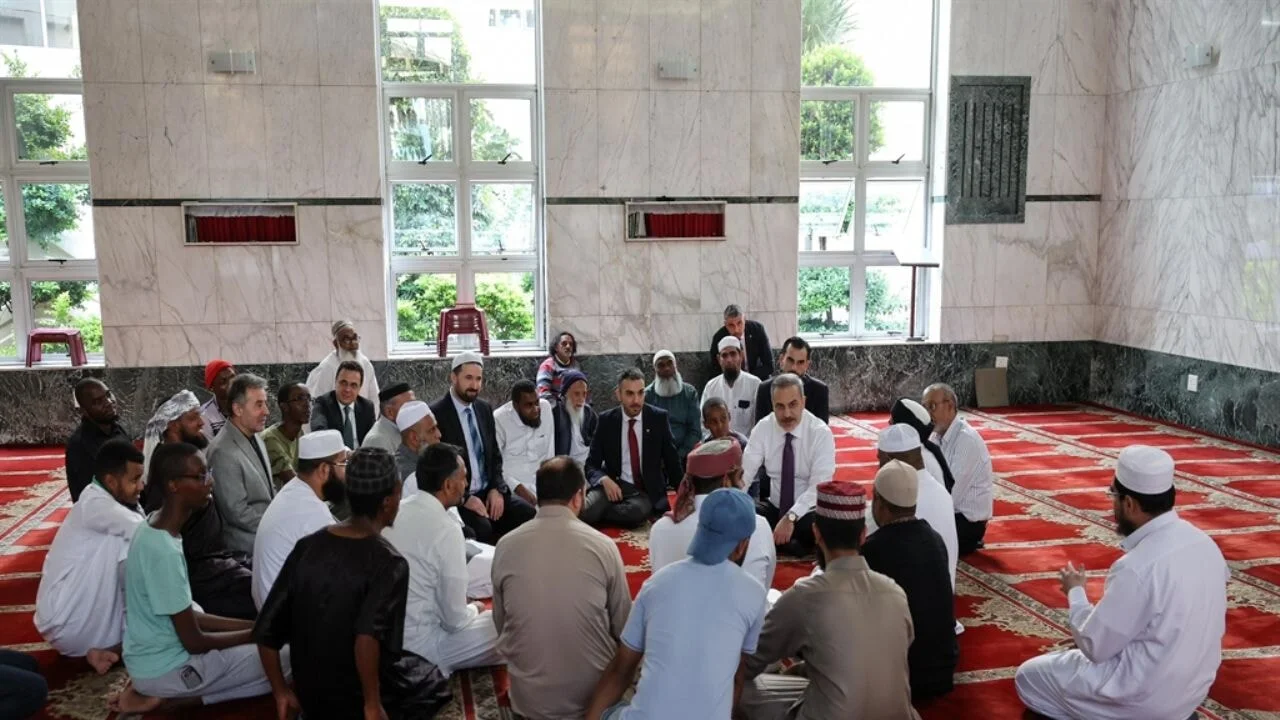 Bakan Fidan, Johannesburg'taki Nur'ul Hamidiye Camisi'ni ziyaret etti