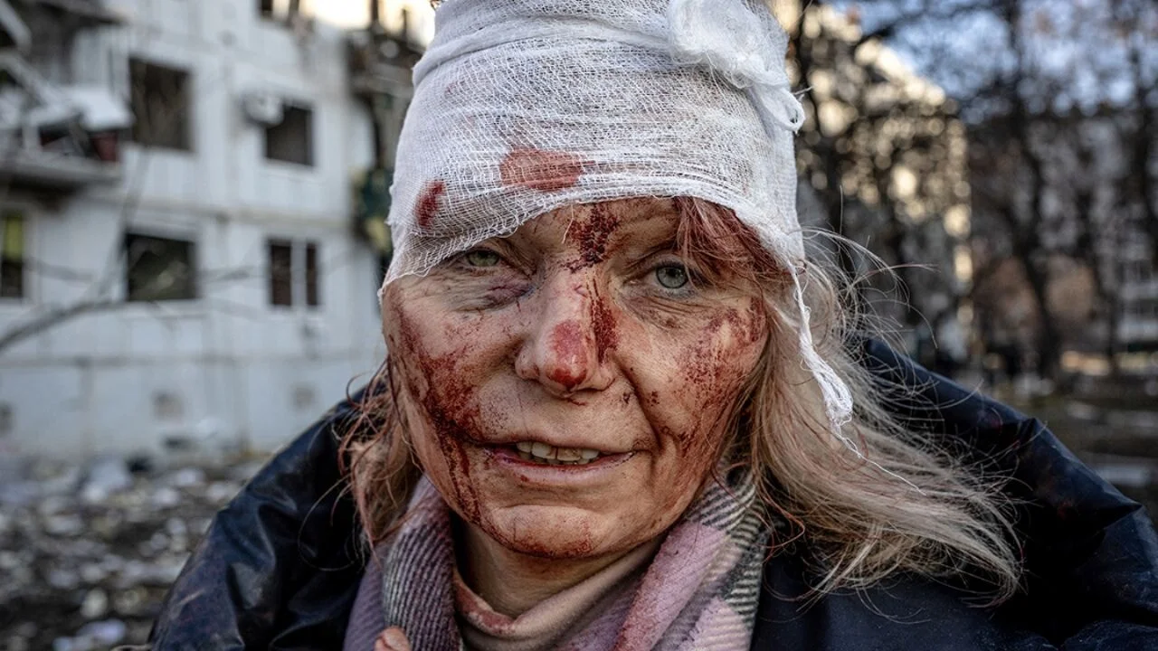 Bir fotoğrafla şöhret olan Ukraynalı kadın ABD'ye lanet okuyor