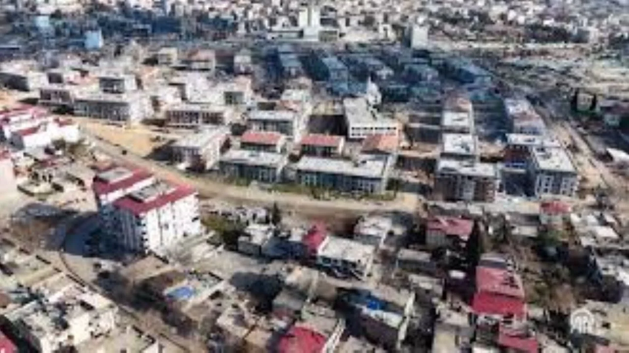 Çevre, Şehircilik ve İklim Değişikliği Bakanı Kurum'dan deprem bölgesi paylaşımı