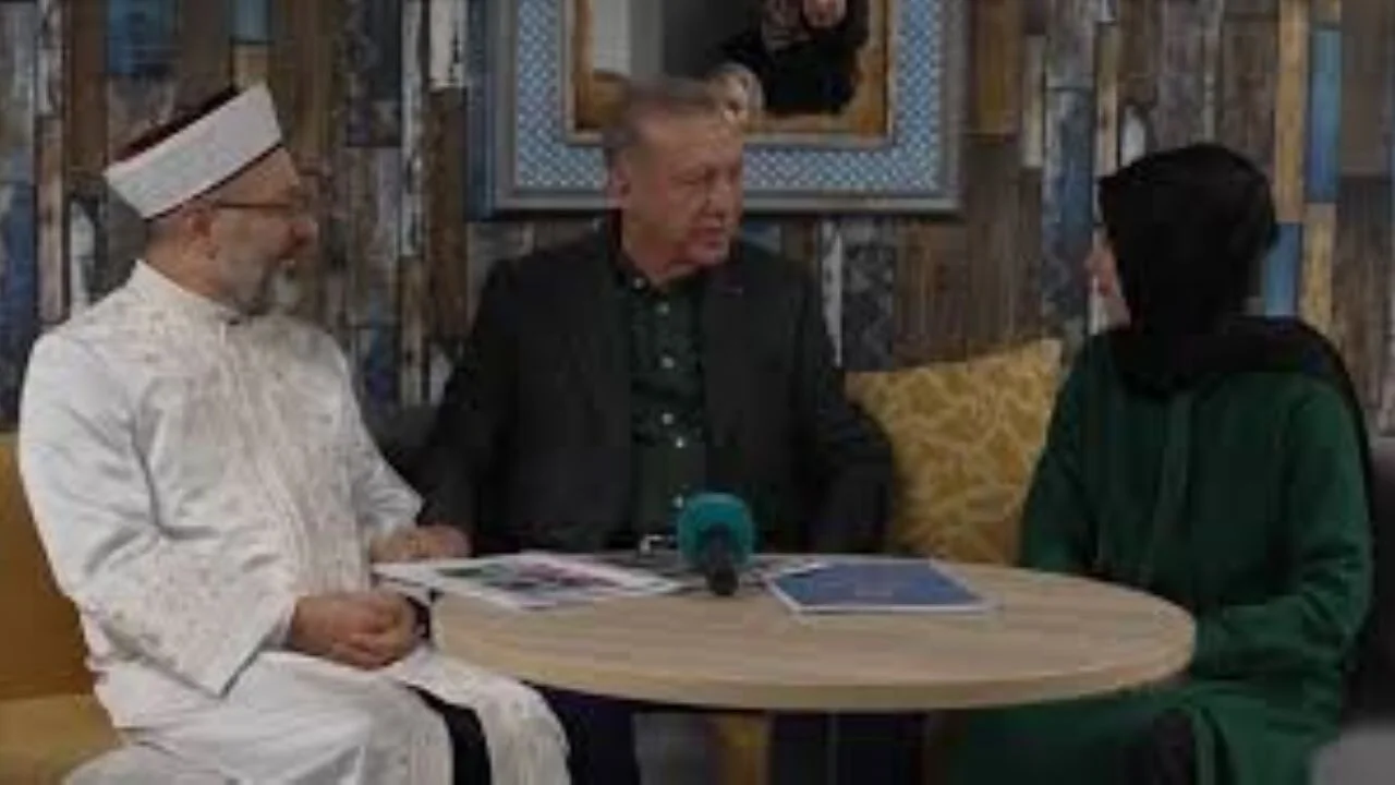 Cumhurbaşkanı Erdoğan, Mevlana Camisi Diyanet Gençlik Merkezini ziyaret etti