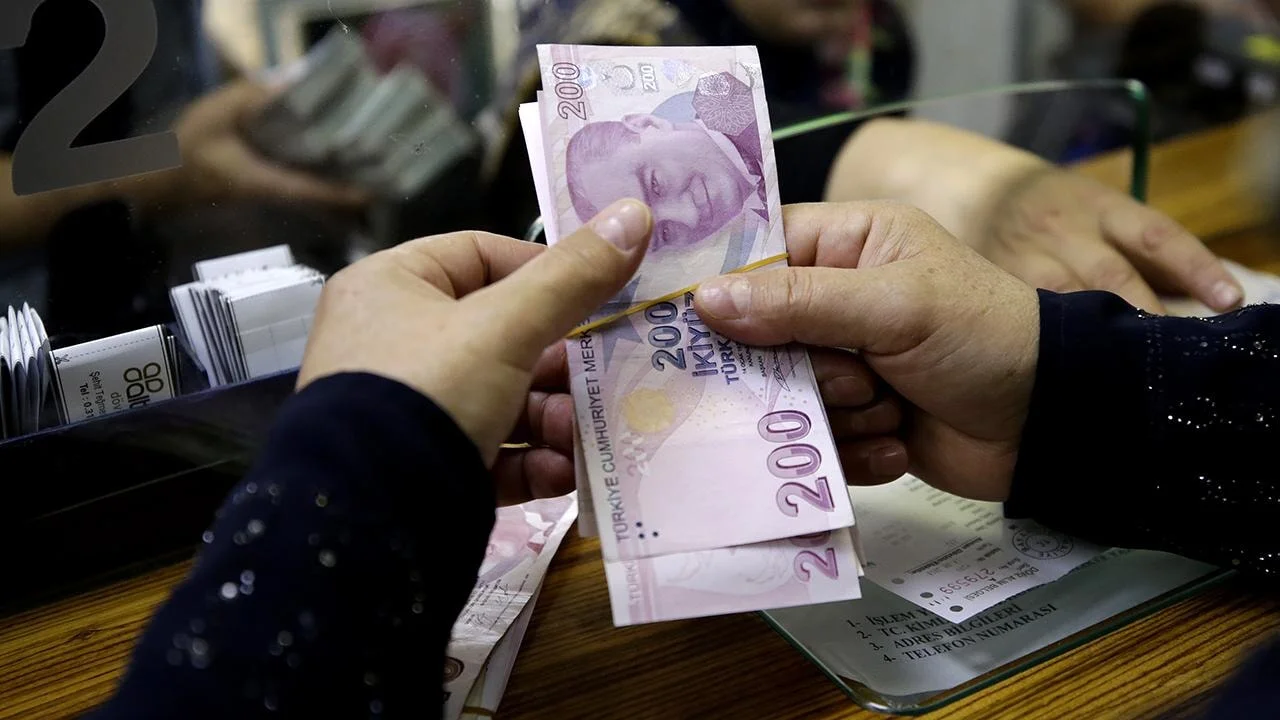 Emeklilere bayram ikramiyesi için tarih verildi