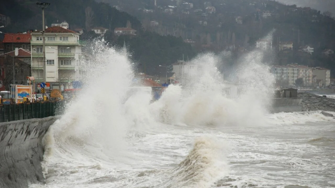 İstanbul'da 7 metrelik tsunami iddiası!.. Prof. Dr. Tatar'dan açıklama