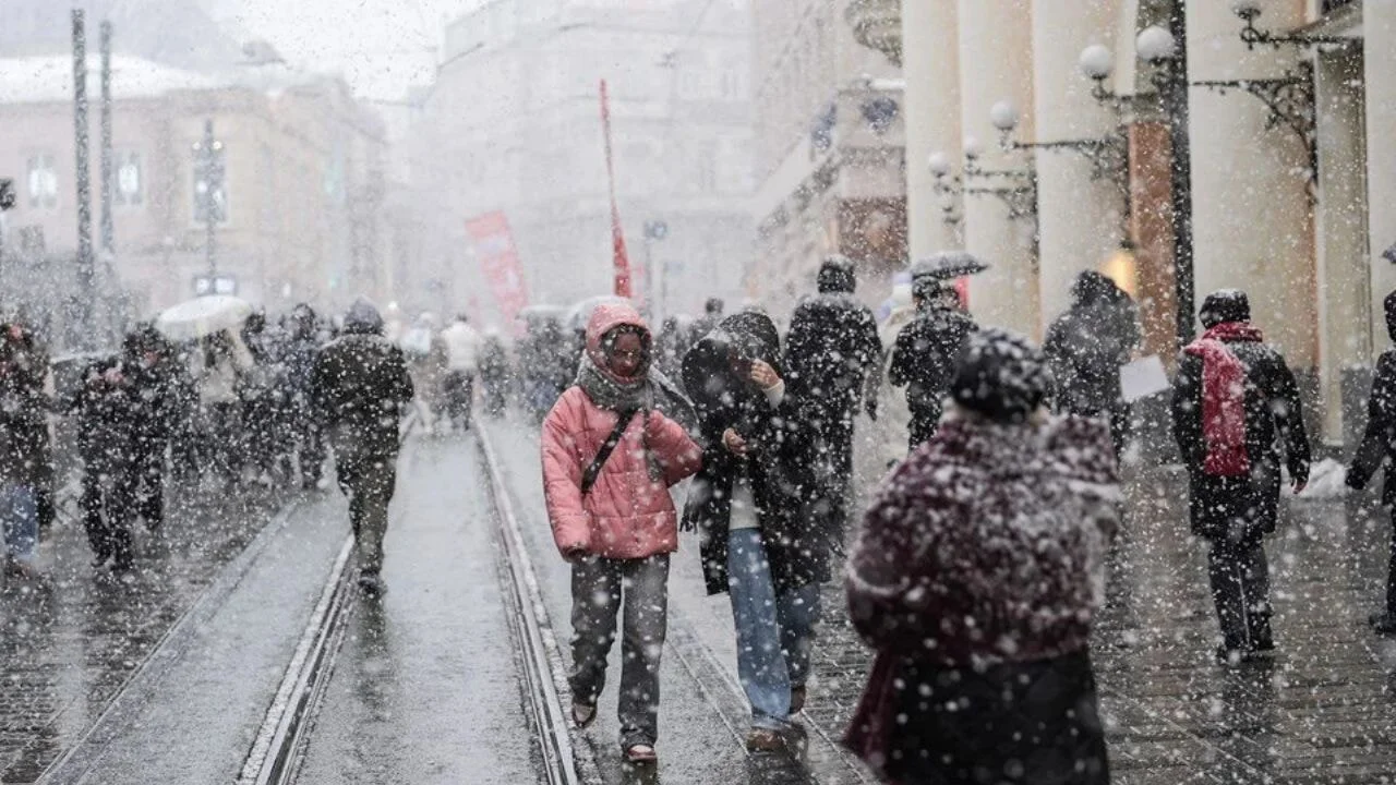 İstanbul'da pazartesi okullar tatil mi? Vali Davut Gül'den açıklama
