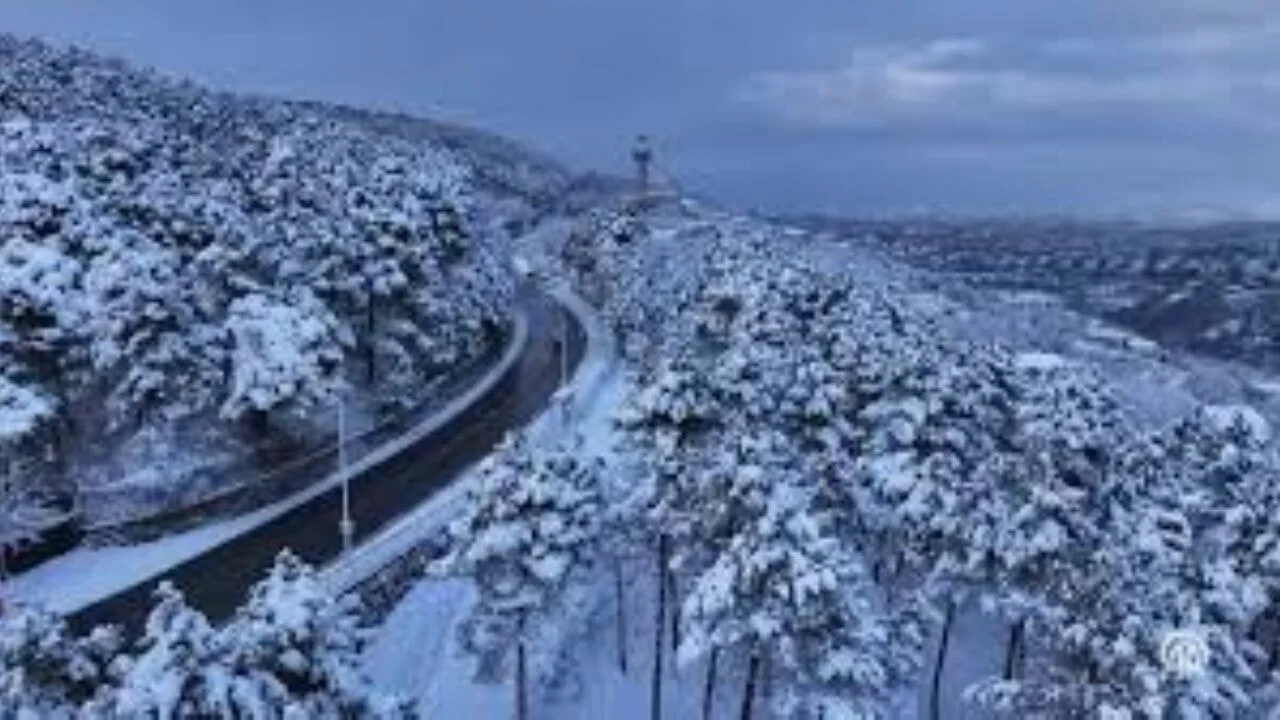 Kar yağışının ardından İstanbul beyaza büründü