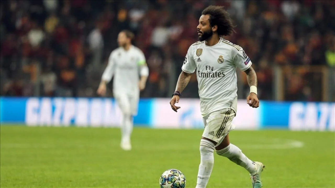 Marcelo futbola veda etti