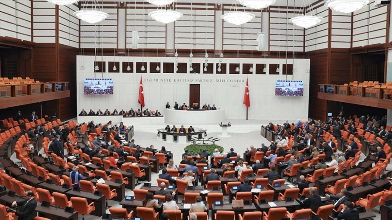 Meclis'ten trafikte ayrıcalık düzenlemesi: Eski ve yeni vekillere ceza muafiyeti