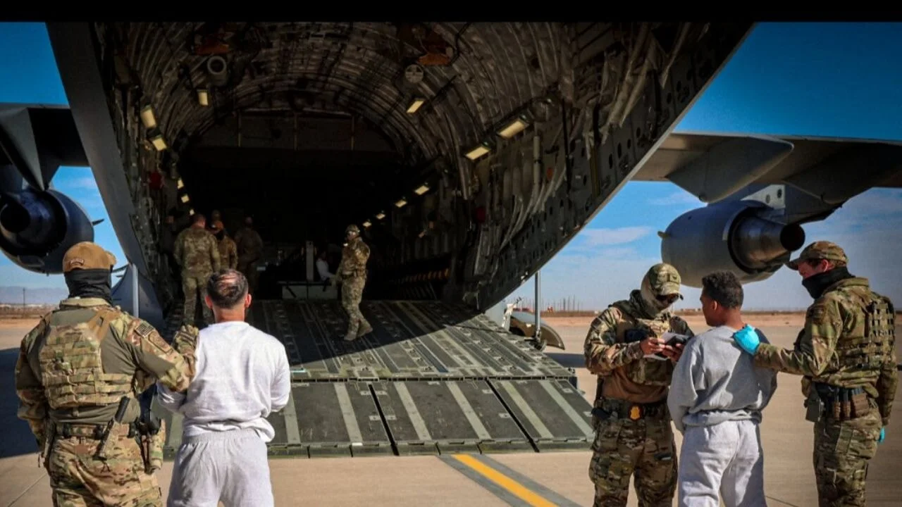 Pentagon paylaştı: Göçmenlere 'savaş esiri' muamelesi!
