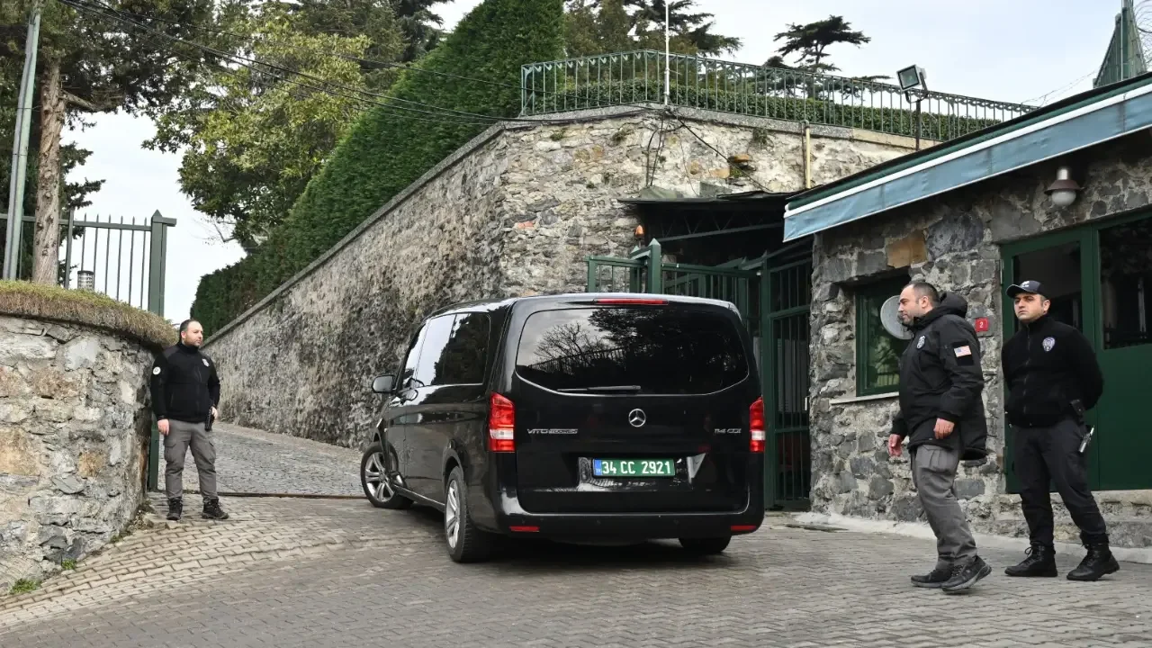 Rus heyeti, ABD'nin İstanbul Başkonsolosluğu rezidansına ulaştı