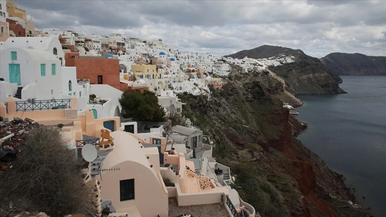 Santorini'de yanardağ 'yeniden şarj oldu:' Ege'de yeni deprem tahmini!