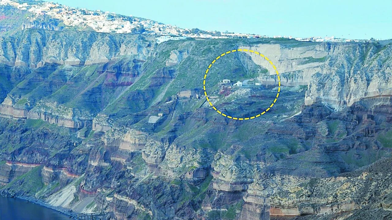 Santorini'deki şeytani tüneller: Deprem fırtınasında arsa yağması!