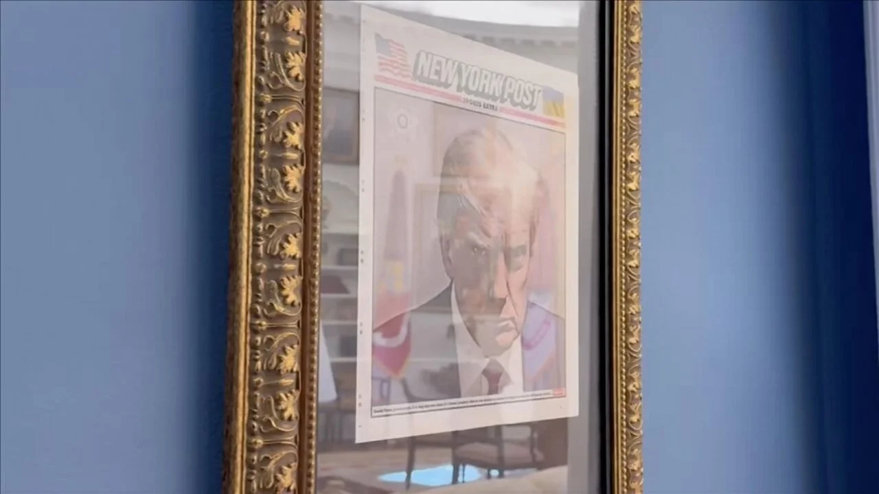 Trump'ın sabıka fotoğrafı Beyaz Saray duvarında! Mesaj ne?