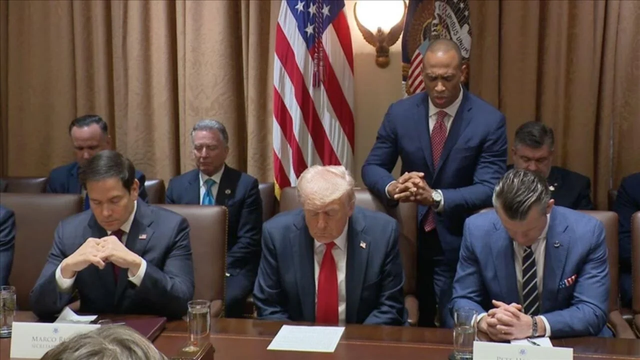 Trump'ın ve Amerika'nın kutsandığı dua anları...