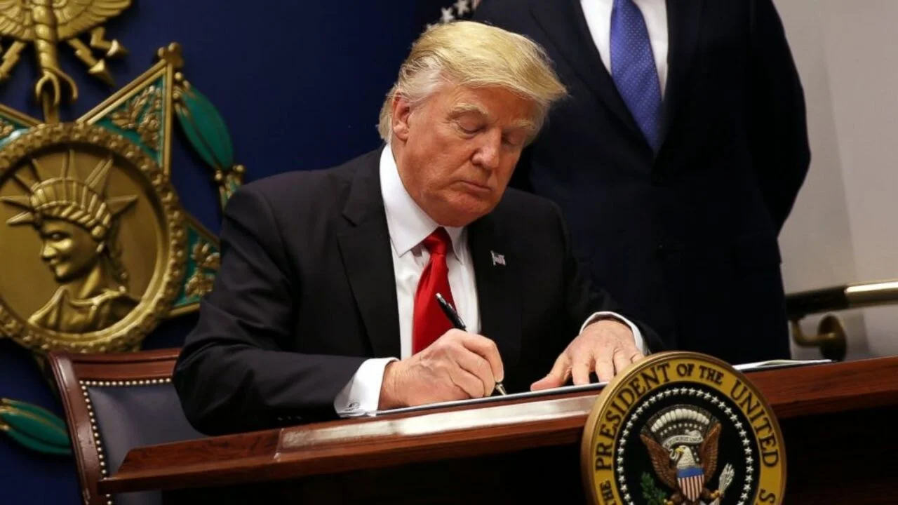 Trump teklif etti, 40 bin kişi istifasını verdi