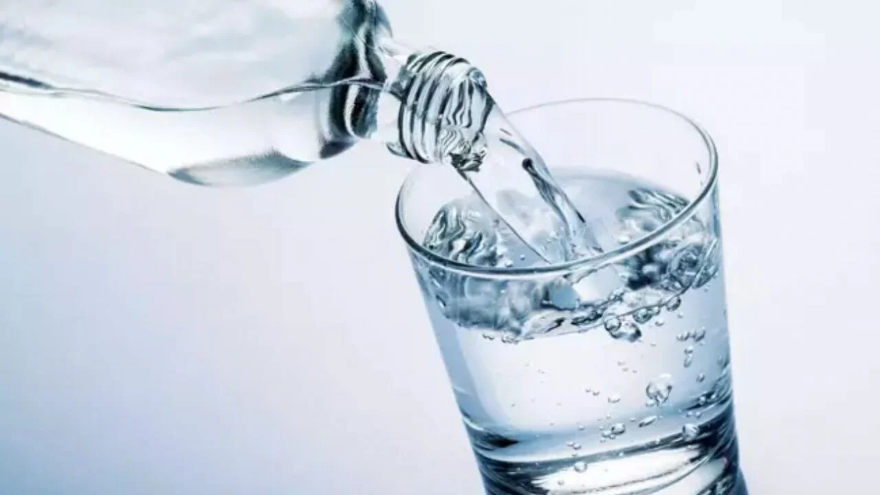 Ünlü su markasına ağır suçlama: Kanser ve otizm riski taşıyor mu?