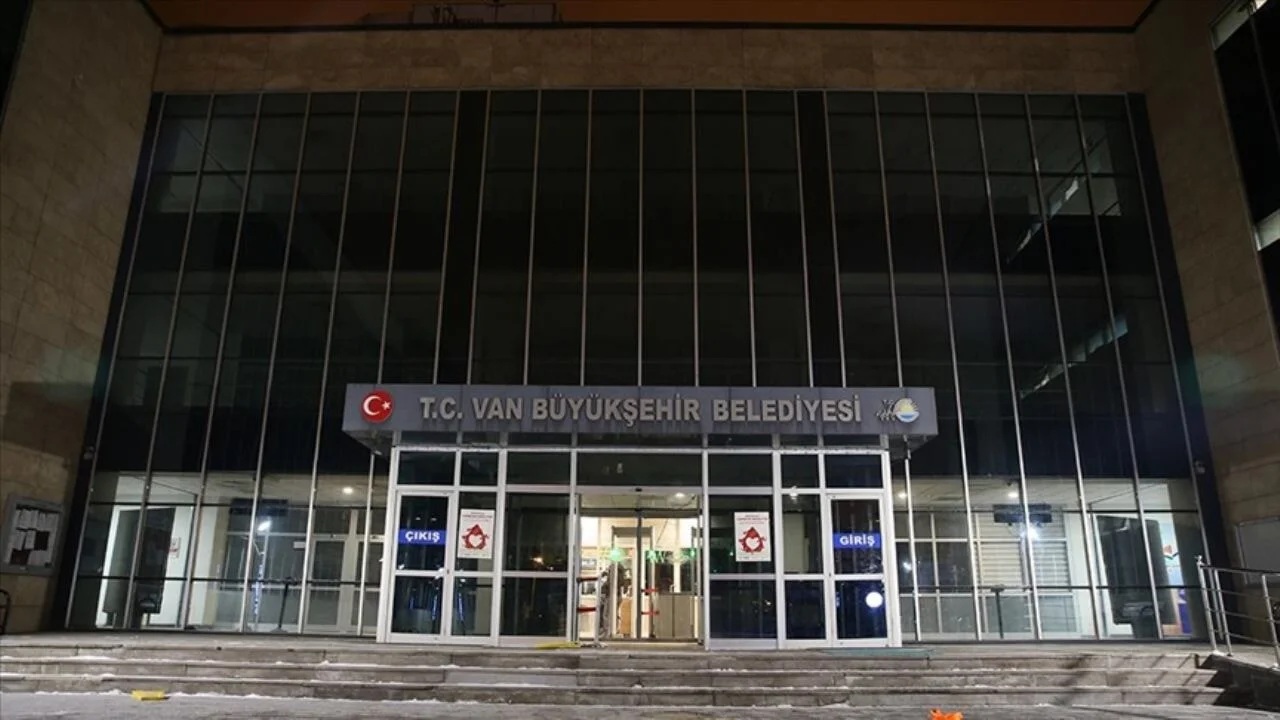Van Belediye Başkanı Zeydan, terör suçundan hapis cezası aldı