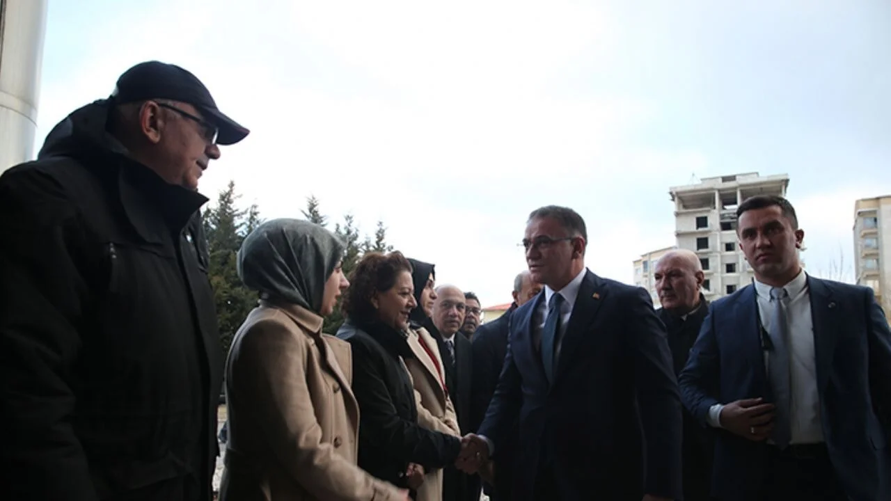 Van Büyükşehir Belediyesi'ne kayyum atandı