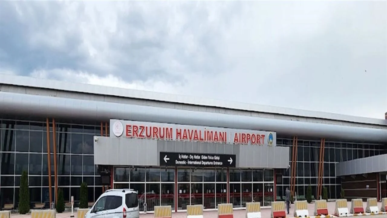 Yolcuların kavgası nedeniyle uçak Erzurum'a iniş yaptı