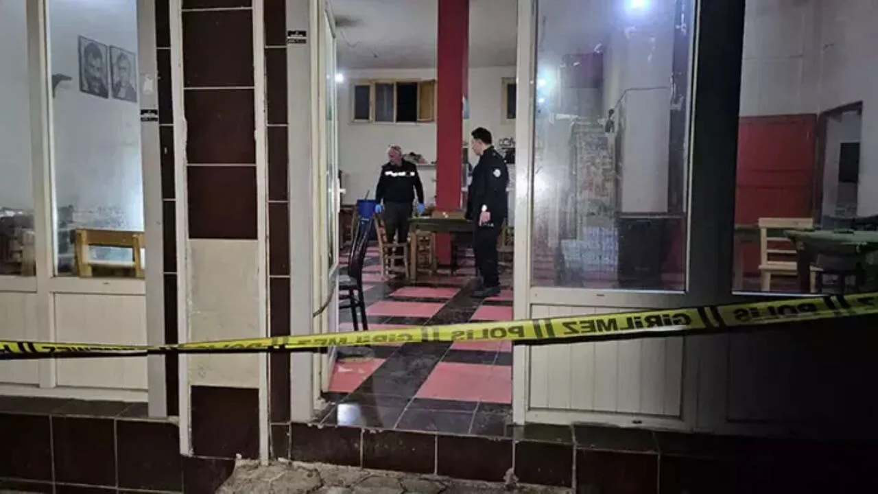 Adana'da cinayet! kahvehaneye baskın düzenlendi