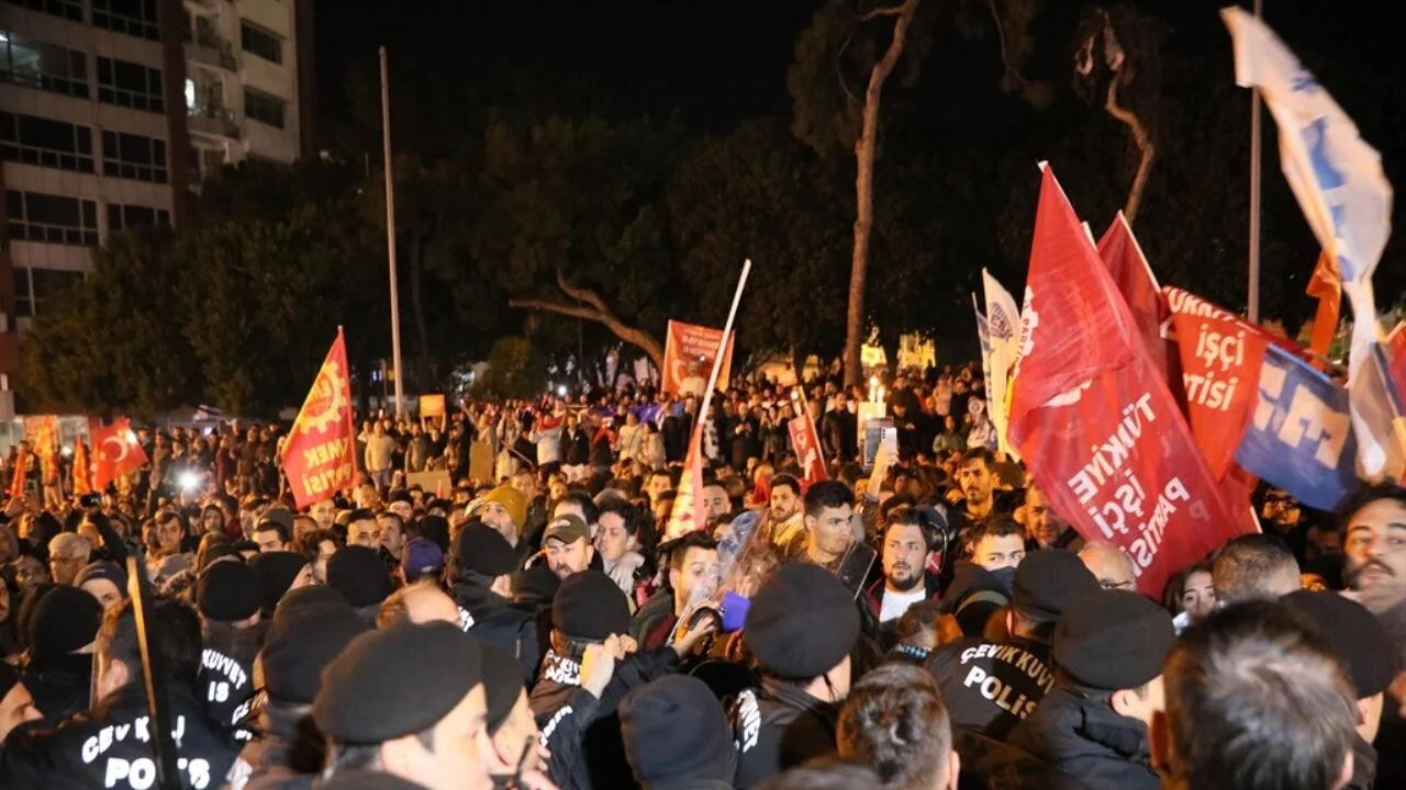 Antalya'da 'İmamoğlu' gerginliği