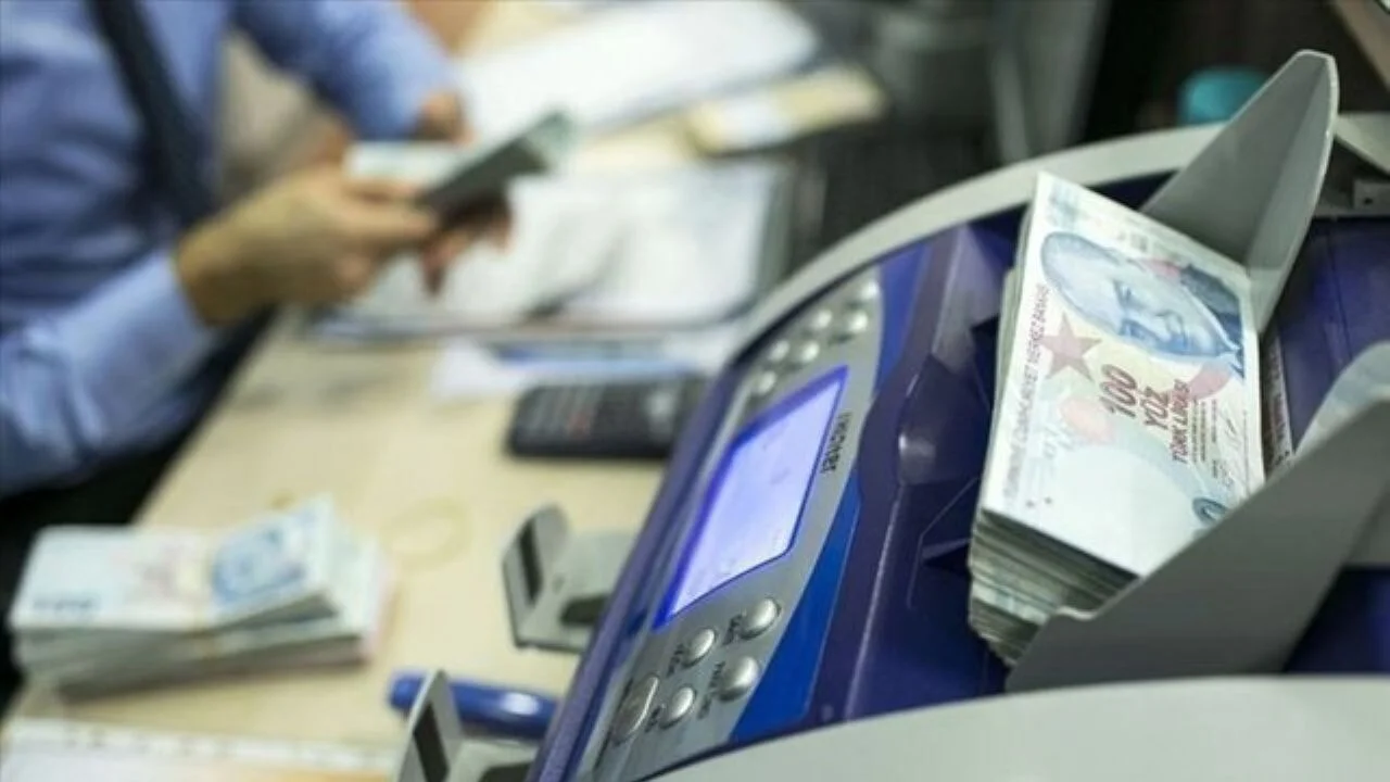 Arefe günü bankalar çalışıyor mu?