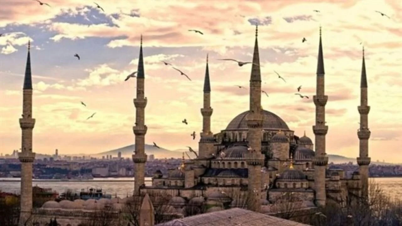 Arefe günü tatil mi? 2025'te kamu ve özel sektörde çalışma düzeni
