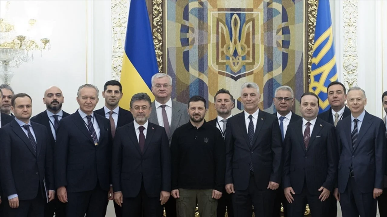 Bakanlar ve Türk müteahhitlerden Zelenskiy'i ziyaret