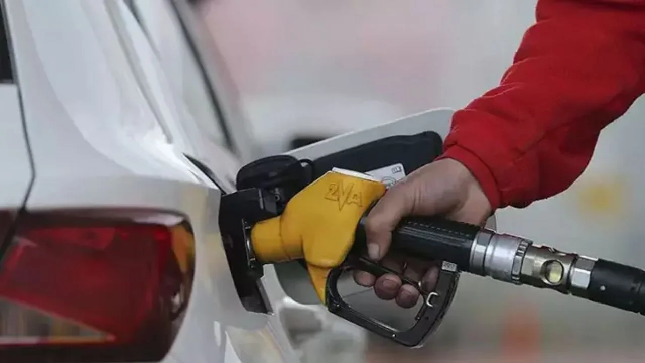 Benzin fiyatlarında üçüncü indirim