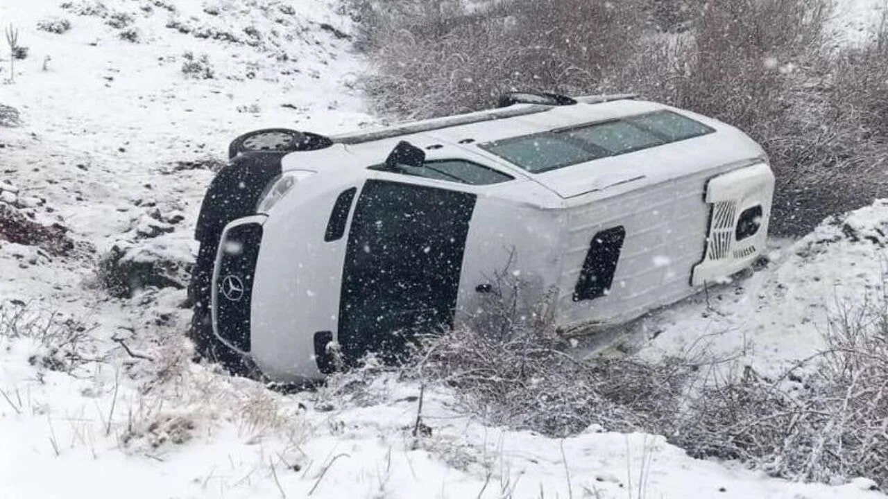 Bingöl'de minibüs kazası: 9 yaralı, 2'si ağır
