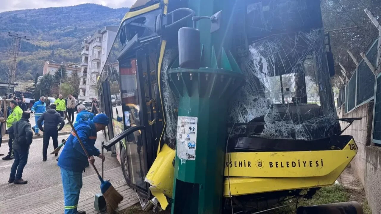 Bursa'da feci halk otobüsü kazası