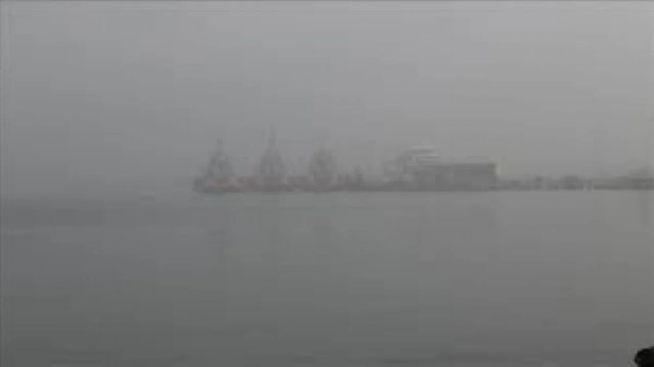 Çanakkale Boğazı'nda sis nedeniyle gemi trafiği geçici olarak kapatıldı