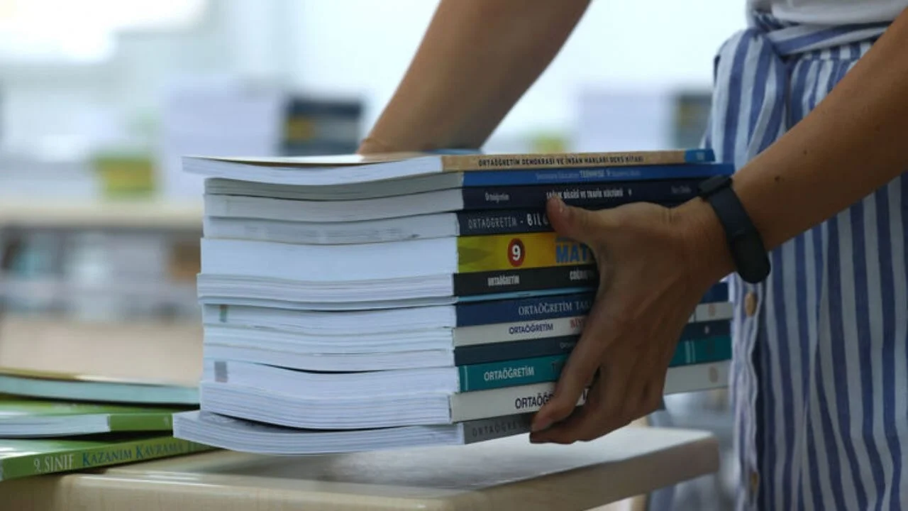 Ders kitapları güncellendi, 40 yeni harita hazır