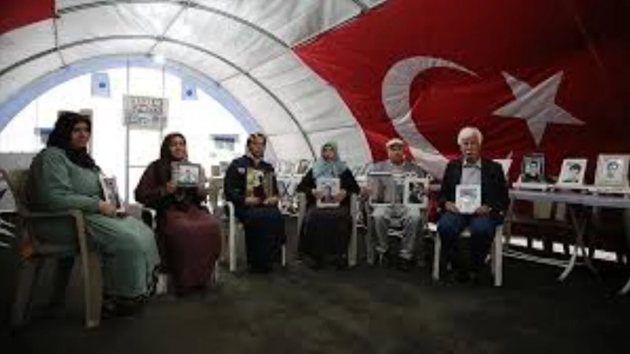 Diyarbakır anneleri Ramazan Bayramı'nda da evlatları için nöbette