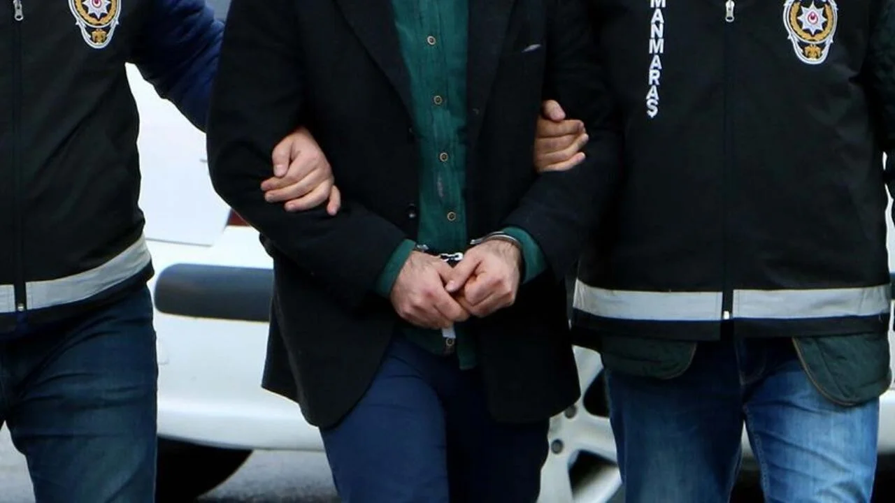 Erdoğan ve ailesine hakaret eden 1'i kadın 4 zanlı yakalandı