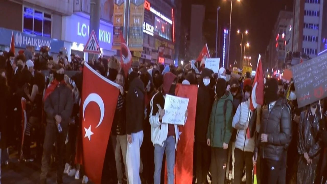 Erdoğan ve ailesine hakaret ettiği tespit edilen 41 zanlı yakalandı
