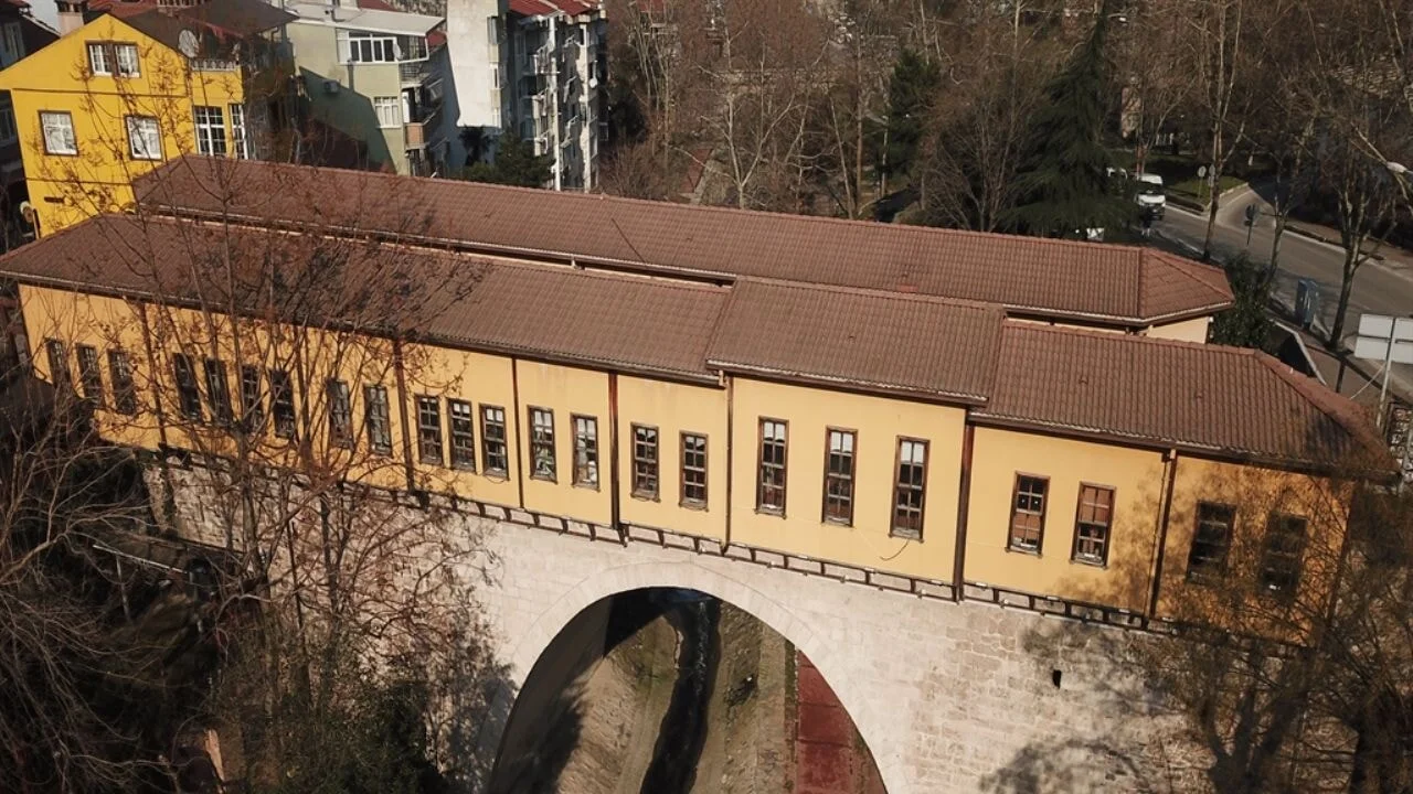 İpek yolu üzerinde, dünyanın ilk çarşılı köprüsü Irgandı