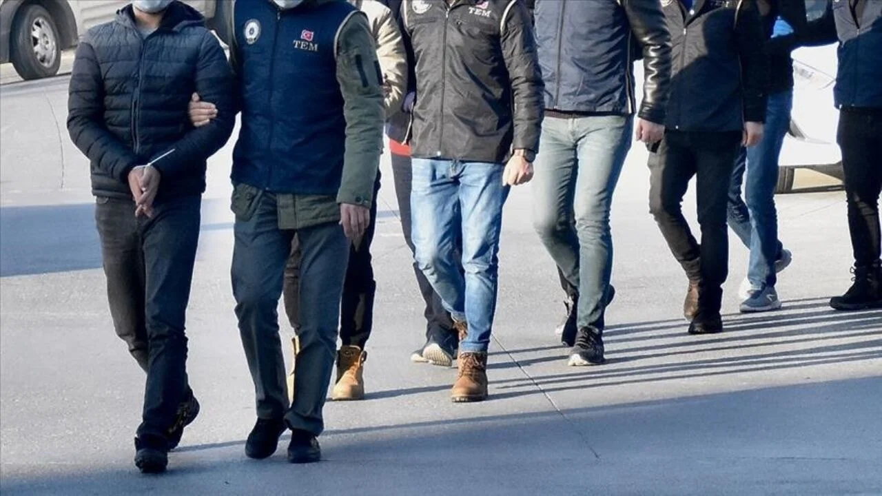 İran casuslarına üç ilde operasyon