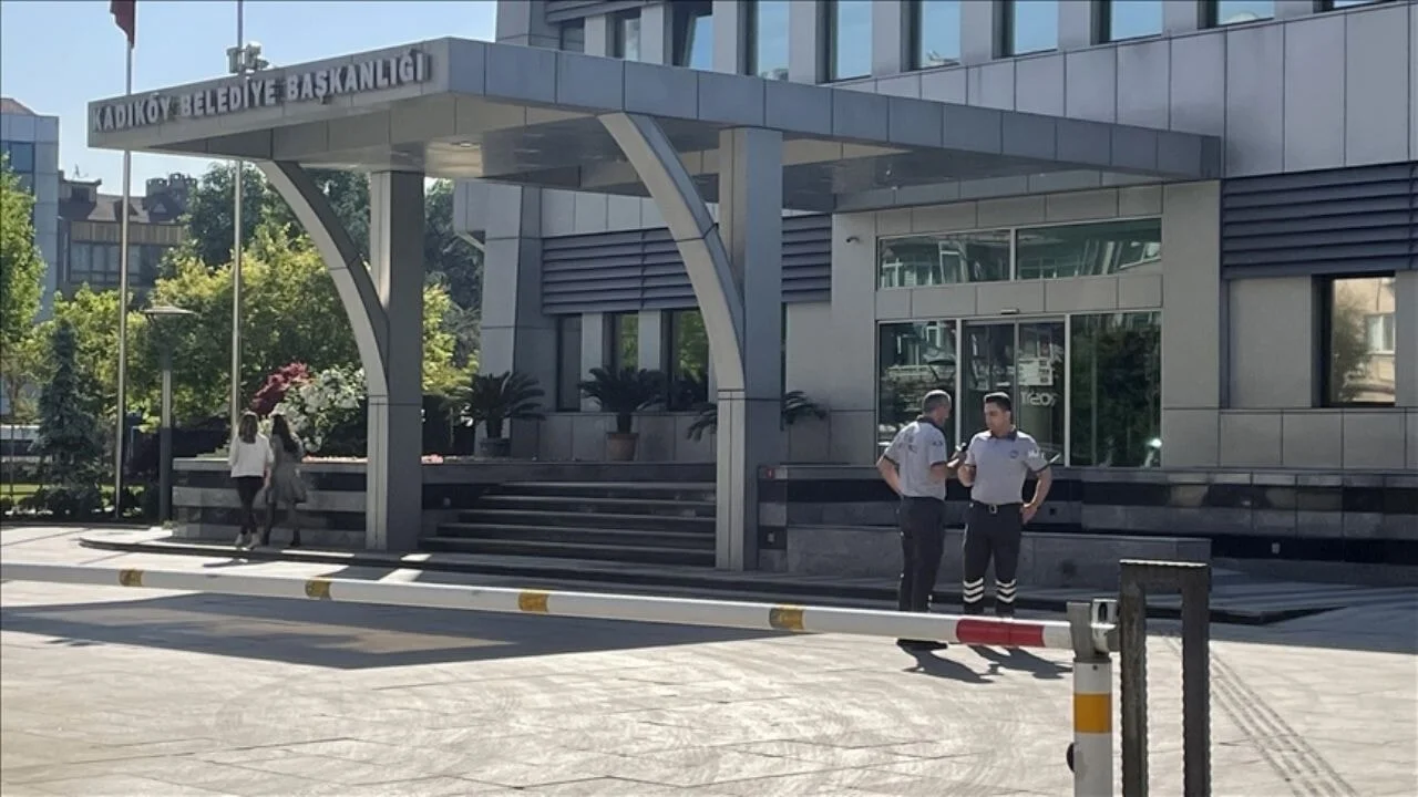 Kadıköy Belediye Meclisi'nde gerilim. Ahmet Kurtuluş gözaltına alındı