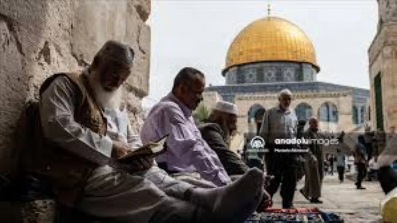 Mescid-i Aksa'da ramazan ayının son cuma namazı kılındı