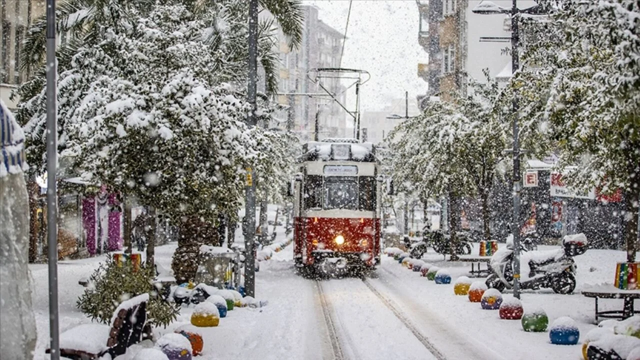 Meteoroloji uyarmıştı, kar İstanbul'a ulaştı
