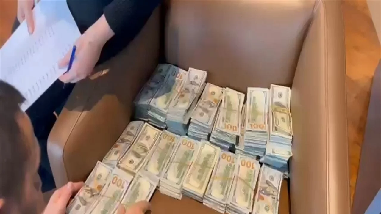 Nuhoğlu'nun ofisinde 1,3 milyon dolar ele geçirildi