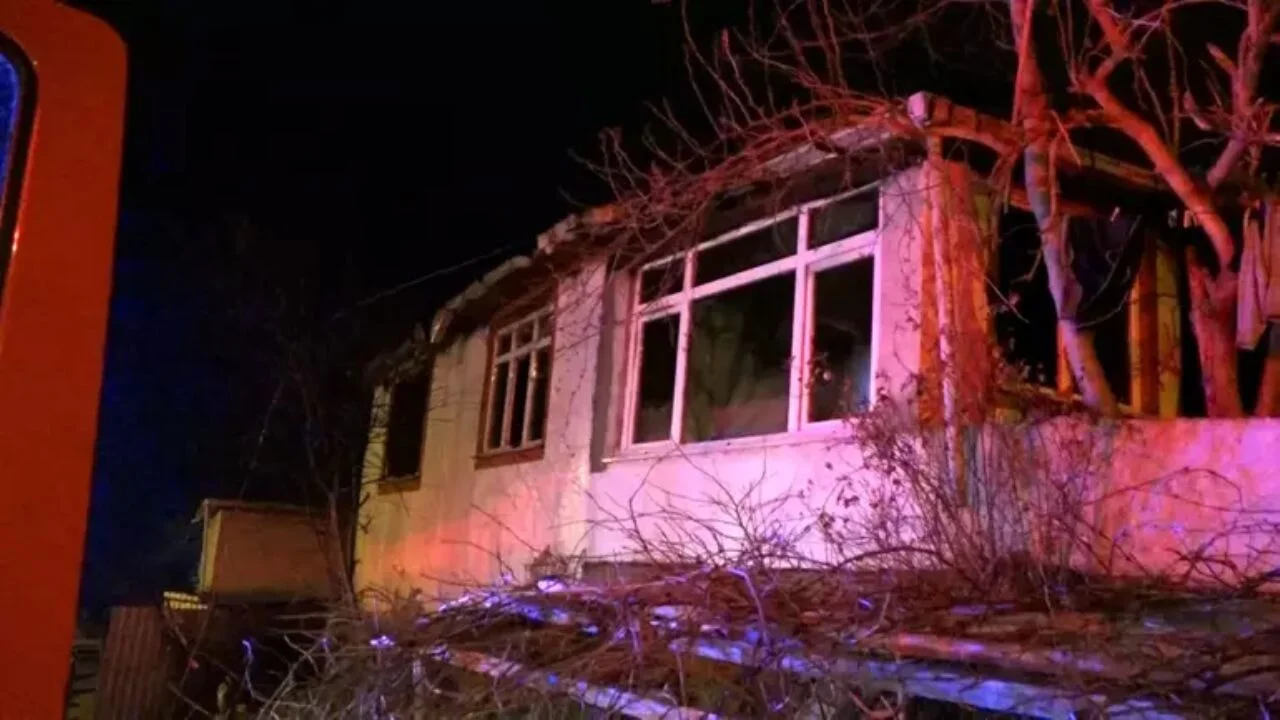 Samsun'da şok olay: Ailesi iftara gidince evi ateşe verdi
