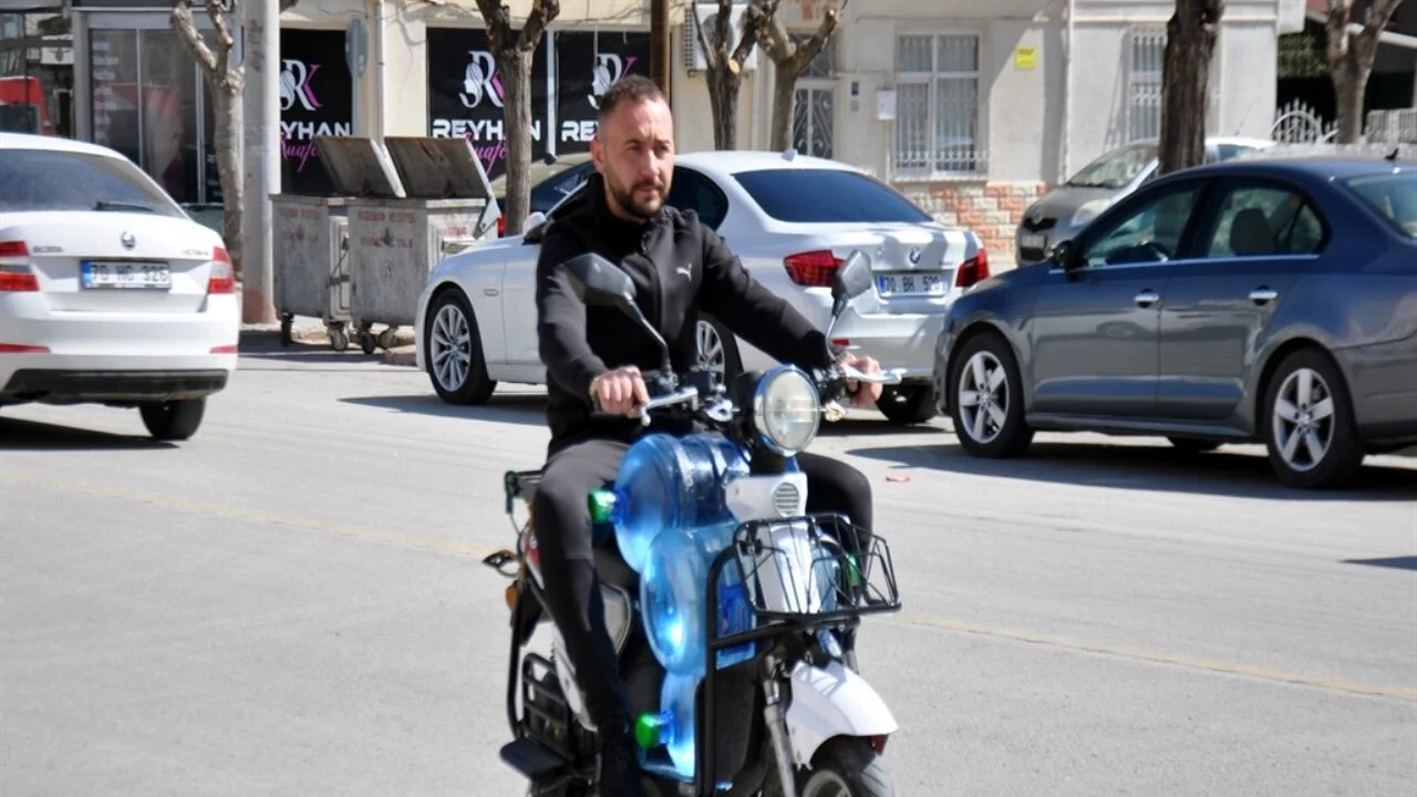 Suda petrol çıkmıştı; siparişlere yetişemiyor!