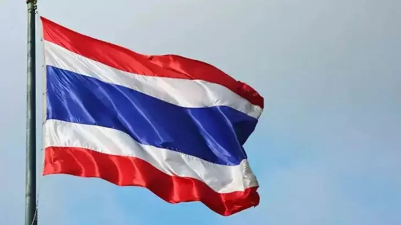 Tayland'da otoyol köprüsü çöktü