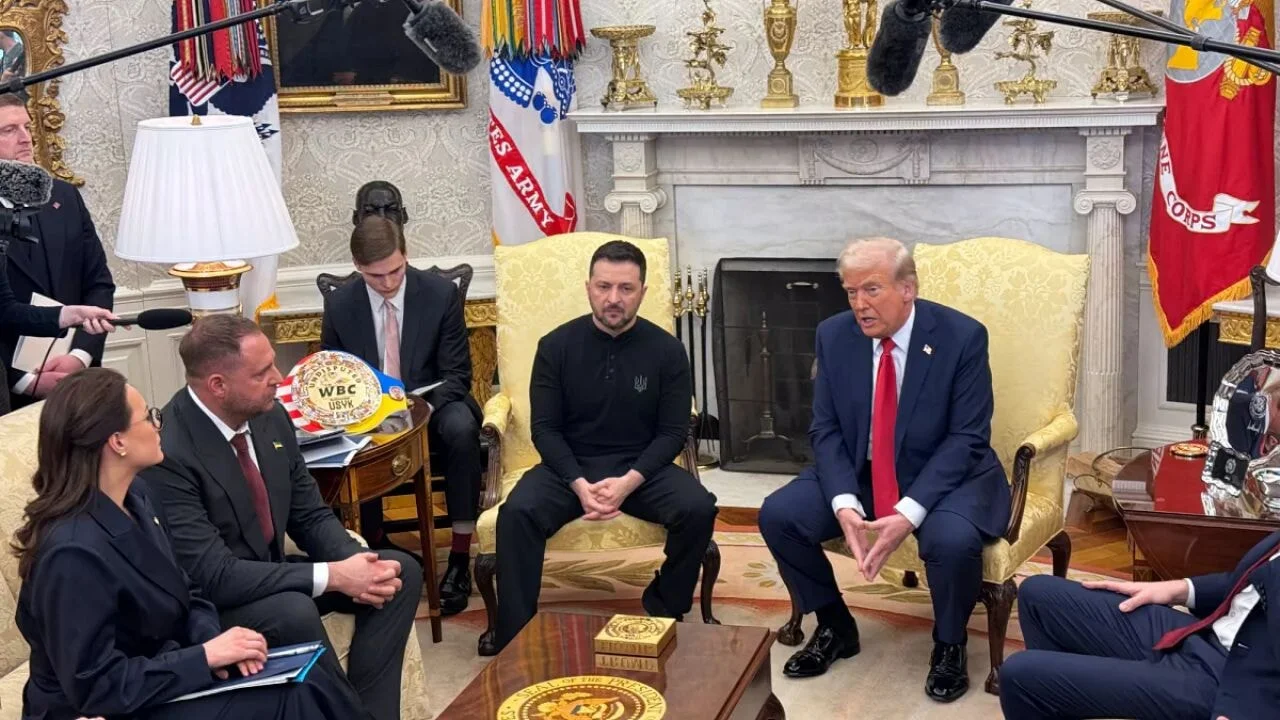 Trump'ın gazetecisi de Zelenski'ye saldırdı: Niye takım elbisen yok?